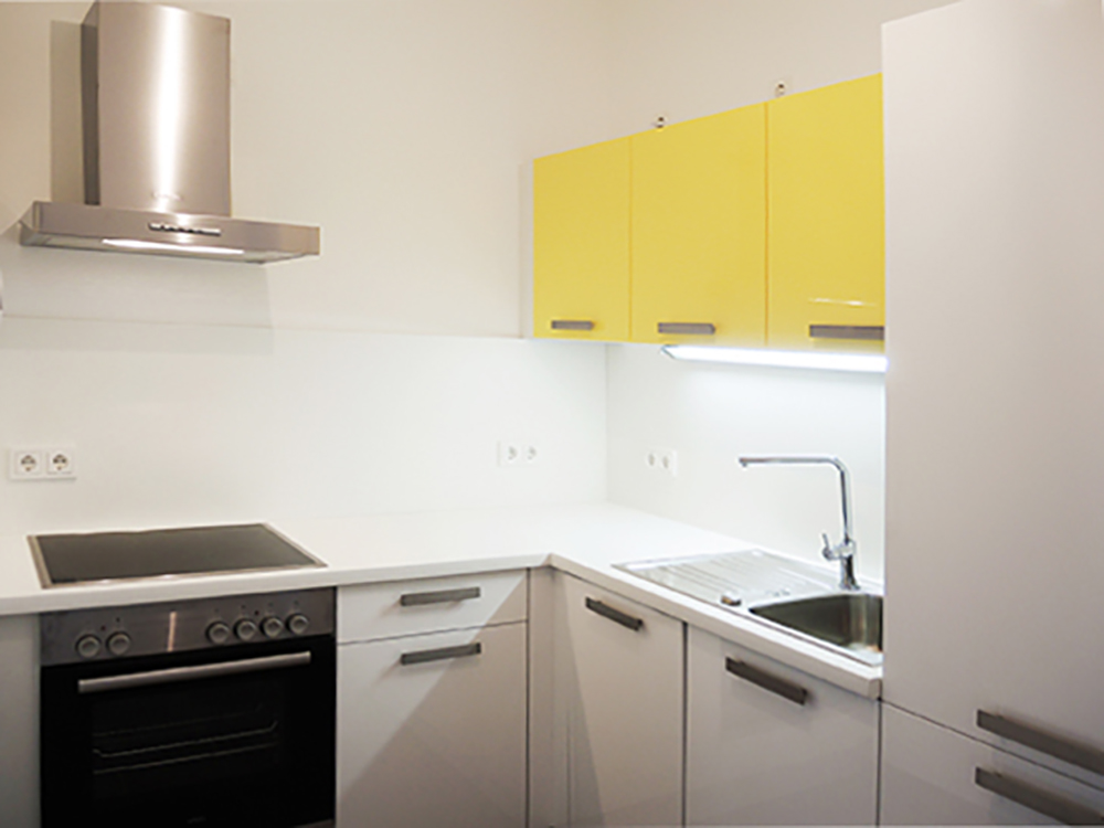 Corner kitchen with accent Corner kitchen with accent